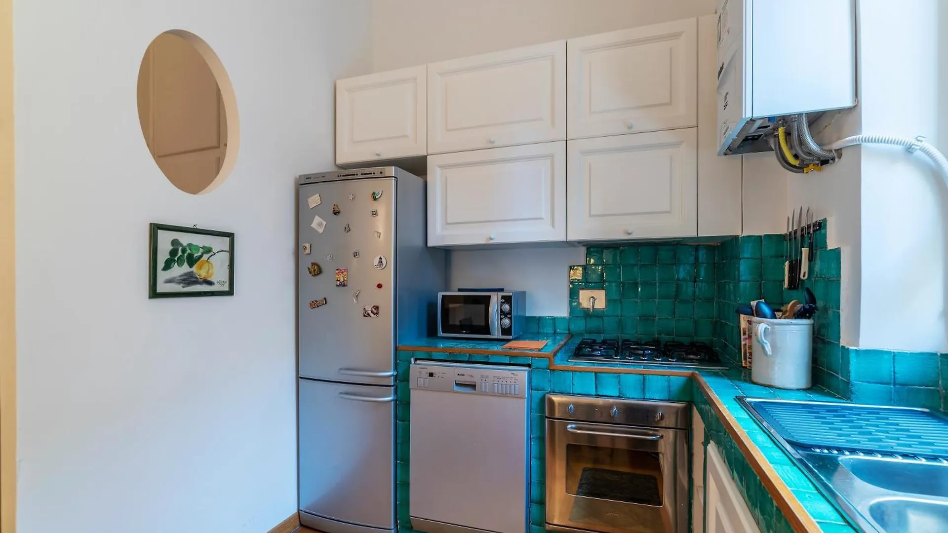 Accogliente E Colorato, A Pochi Passi Dal Colosseo - Fromhometorome Apartment Rome