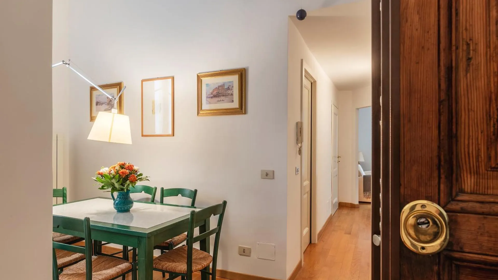 Accogliente E Colorato, A Pochi Passi Dal Colosseo - Fromhometorome