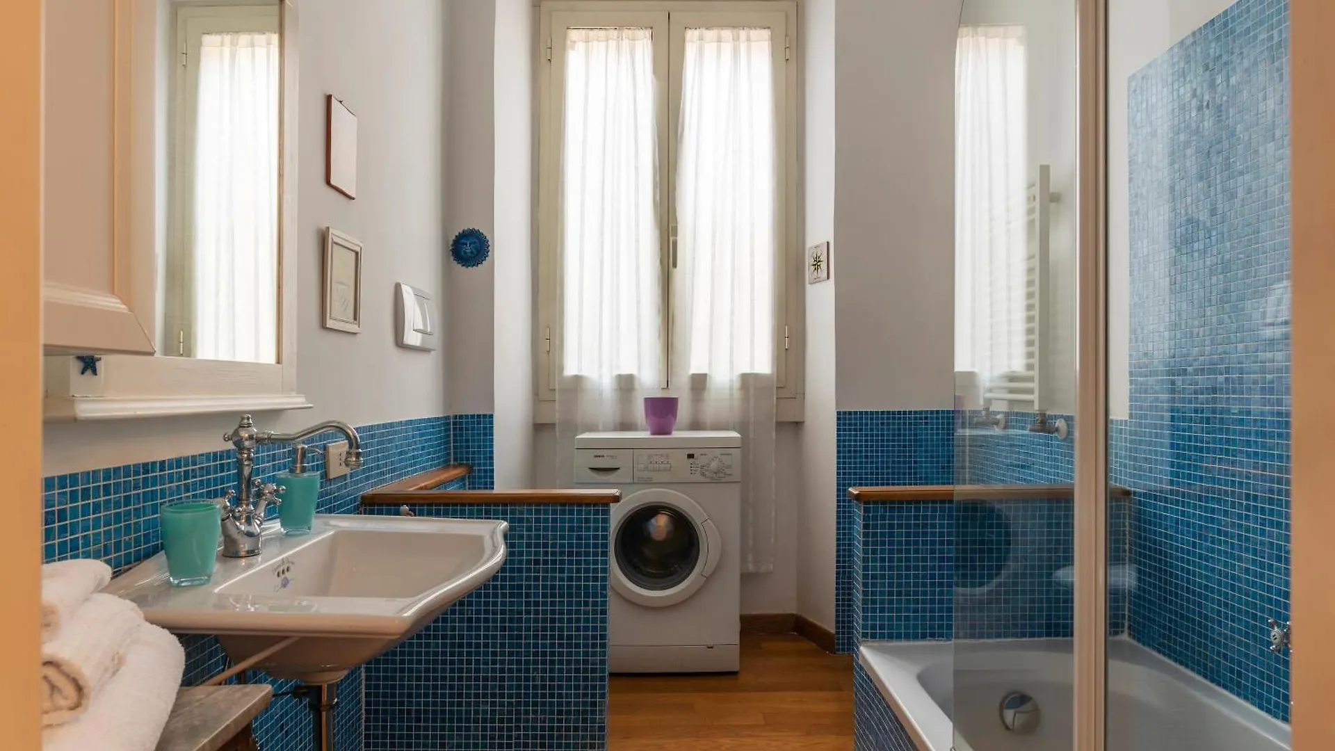 Apartment Accogliente E Colorato, A Pochi Passi Dal Colosseo - Fromhometorome Italy