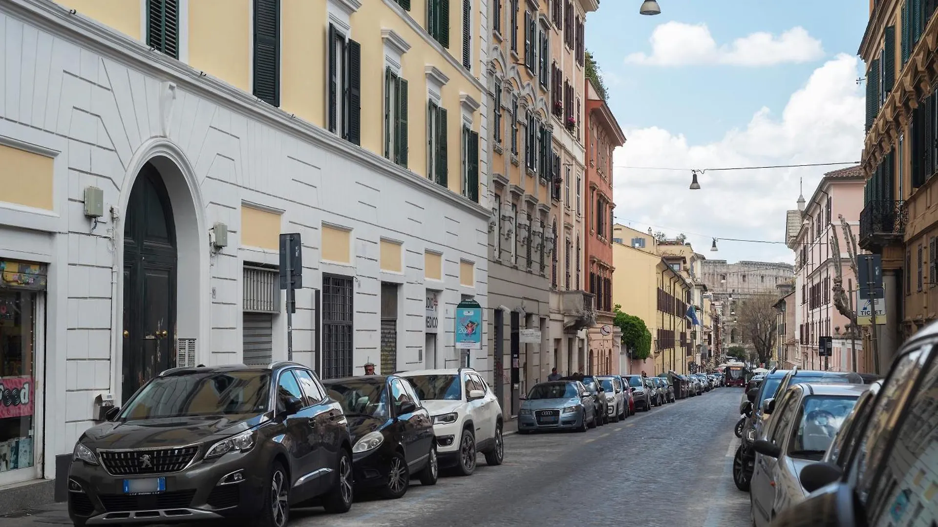 Accogliente E Colorato, A Pochi Passi Dal Colosseo - Fromhometorome Rome