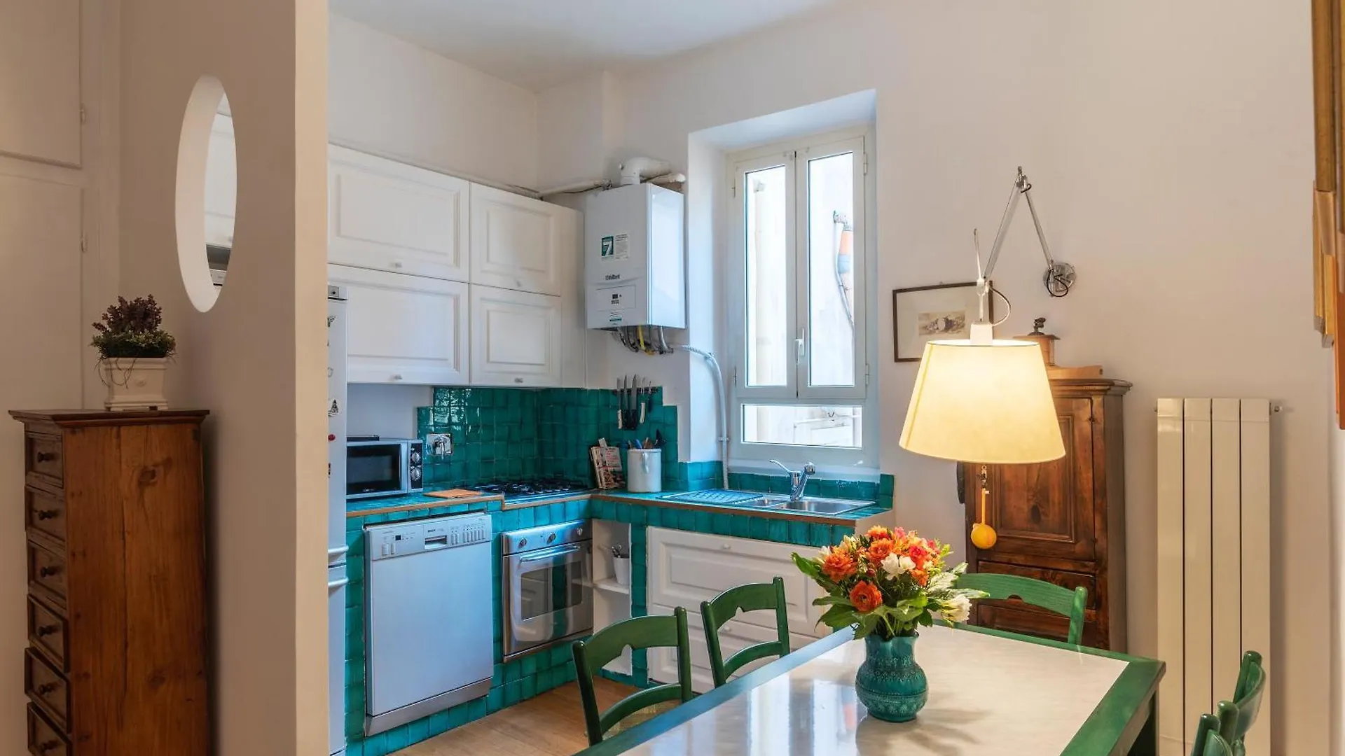 Accogliente E Colorato, A Pochi Passi Dal Colosseo - Fromhometorome Apartment