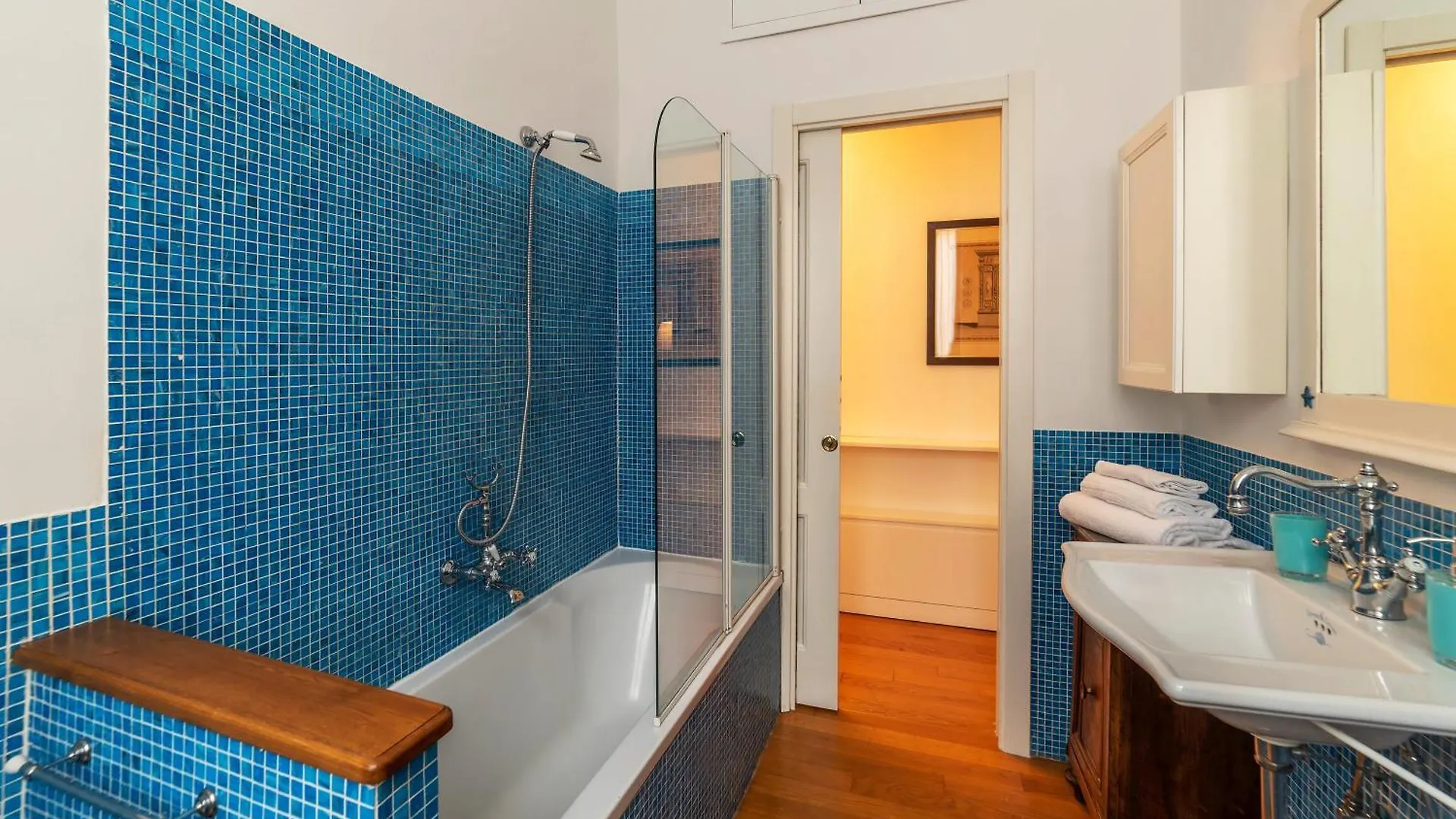 Accogliente E Colorato, A Pochi Passi Dal Colosseo - Fromhometorome Apartment Rome